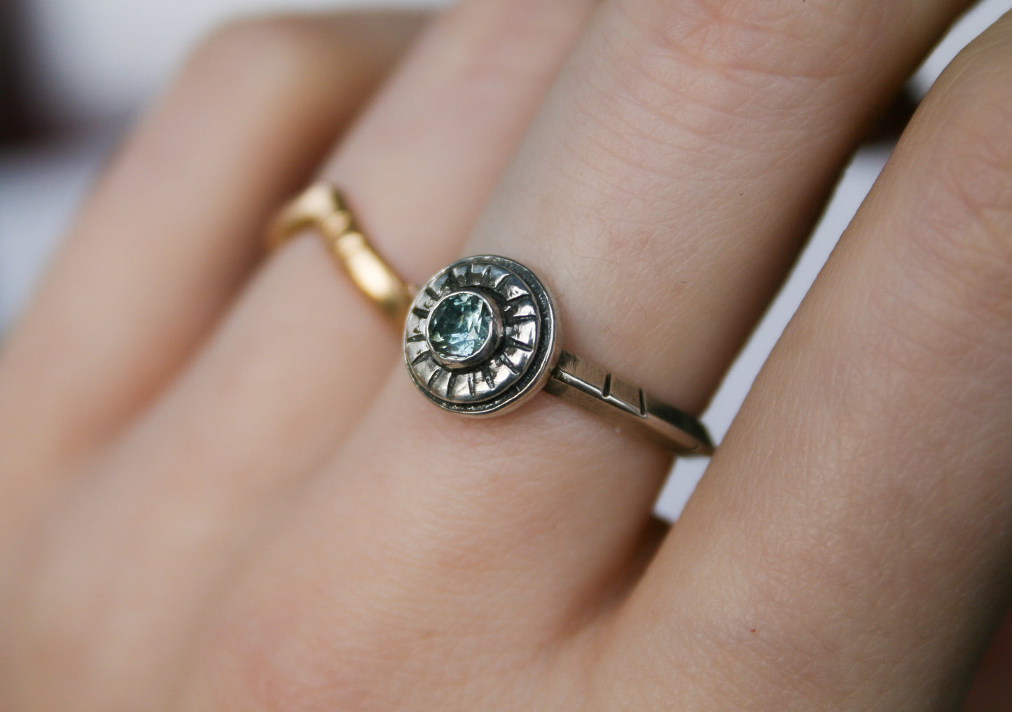 Size 6 | Triangle Band MT Sapphire Ring