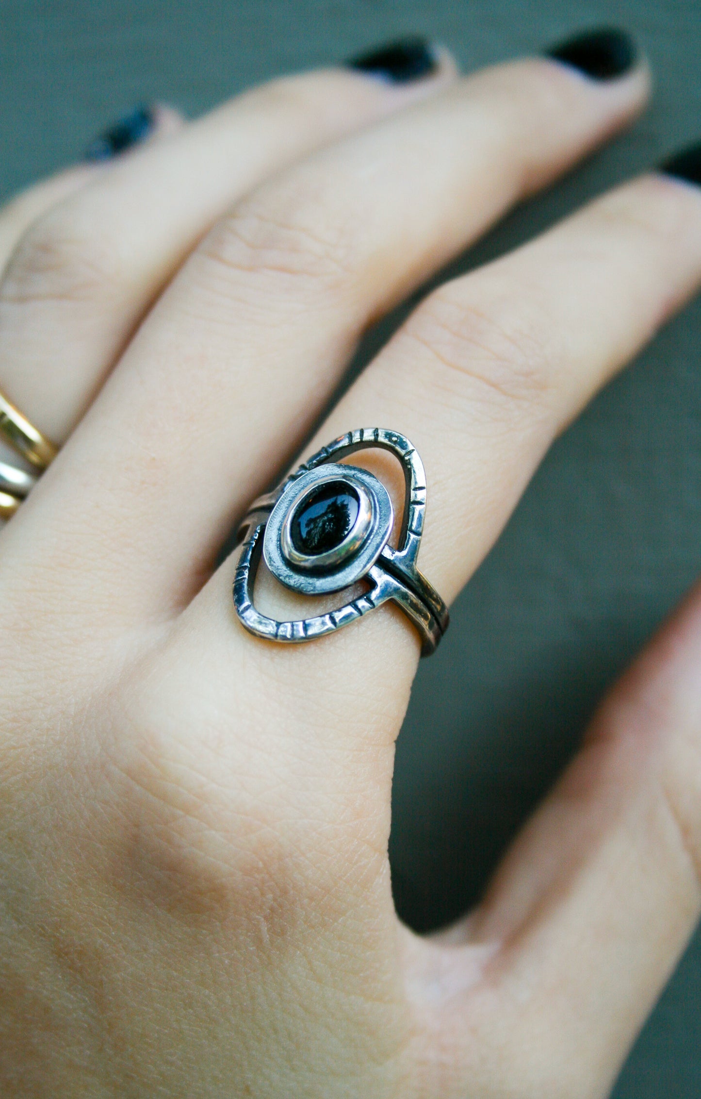 Size 7 | Onyx Orbit Ring