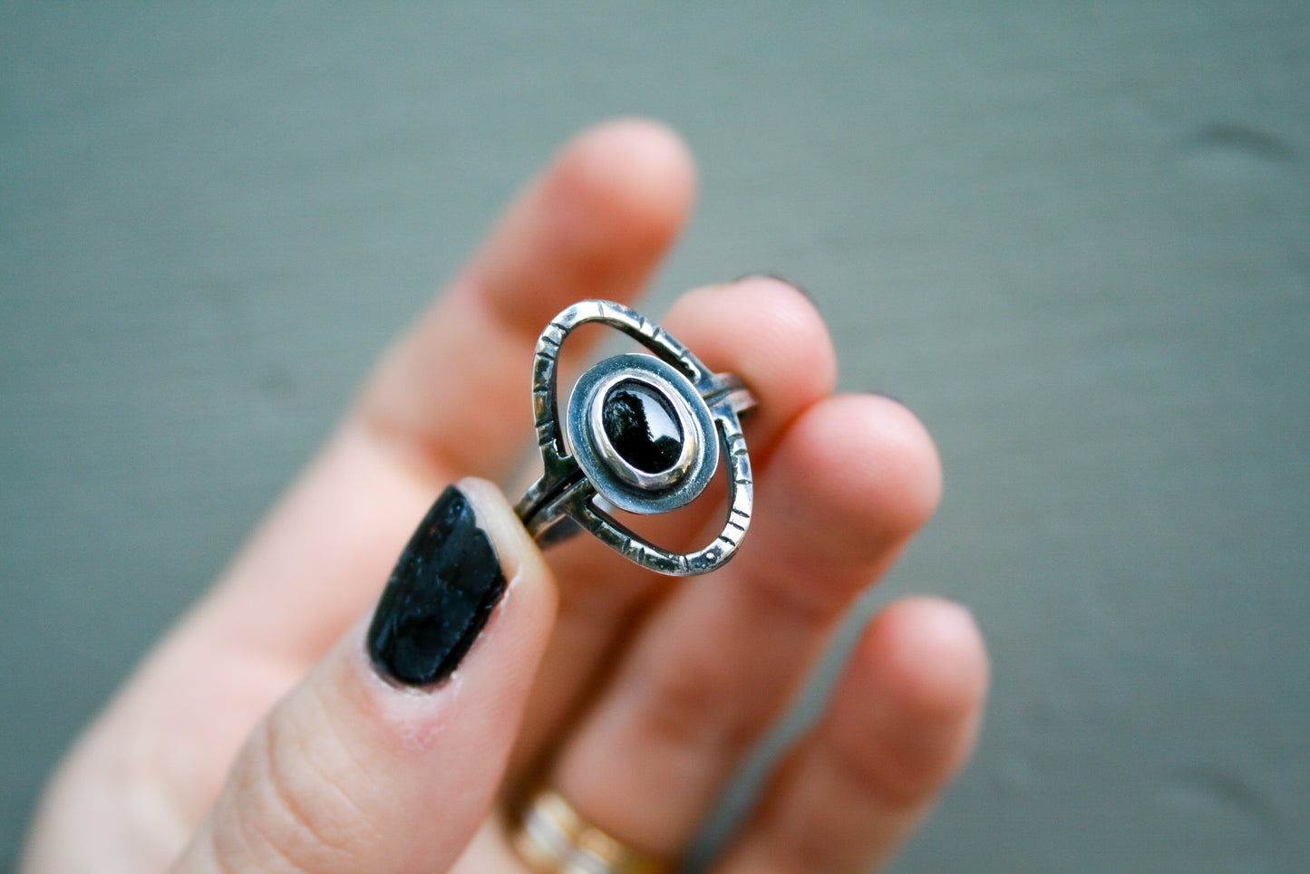 Size 7 | Onyx Orbit Ring