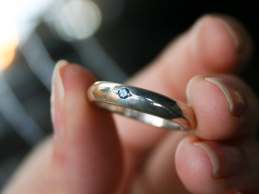 Size 7 | Sand Casted Band, Flush Set Sterling Silver