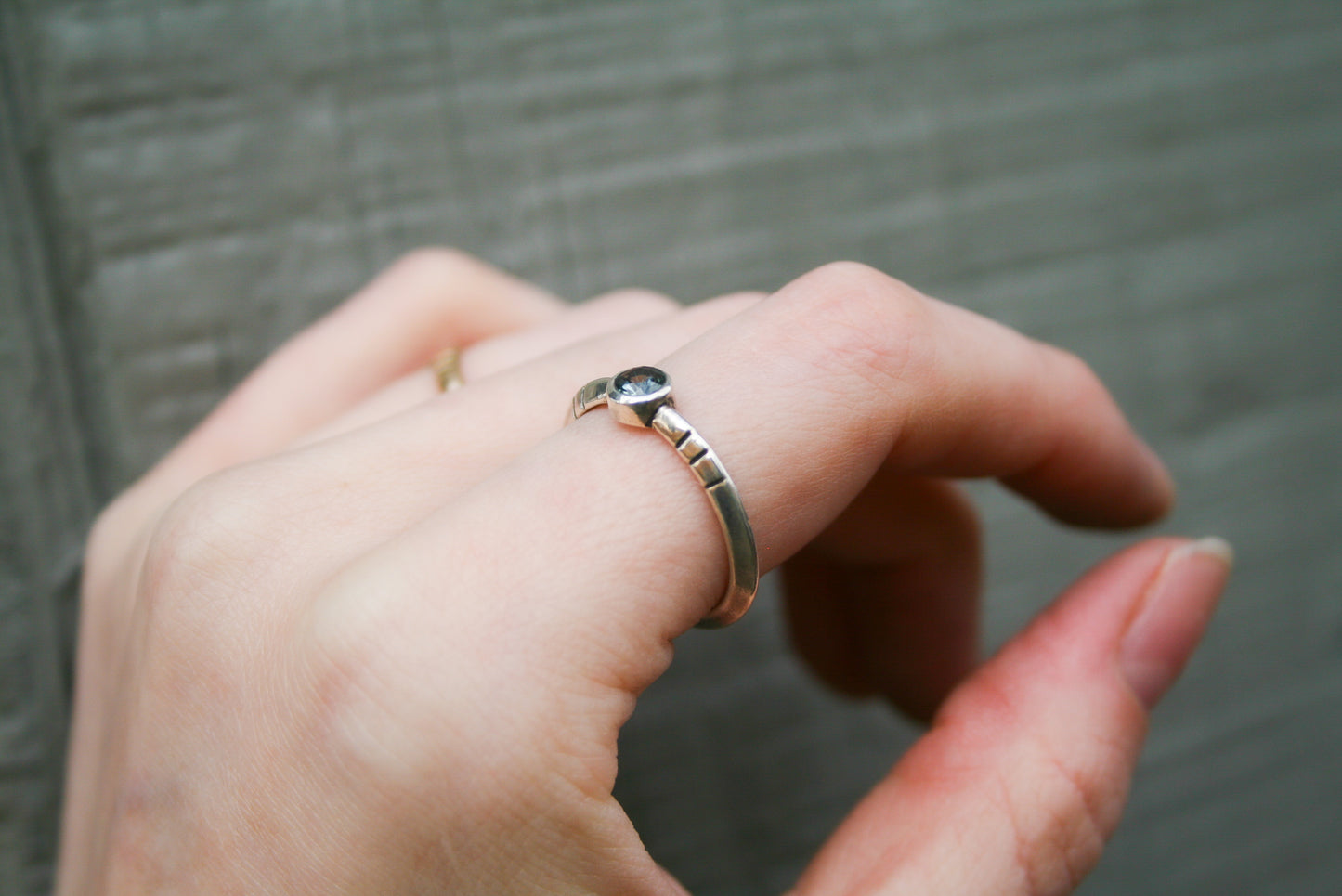 Size 8 | Triangle Band MT Sapphire Ring