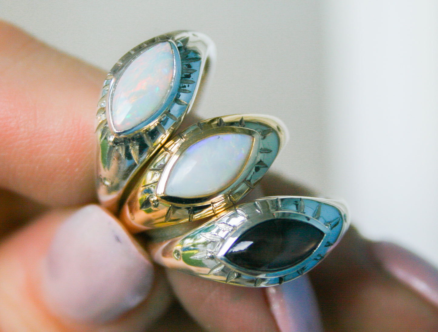 "I am Divine" Signet