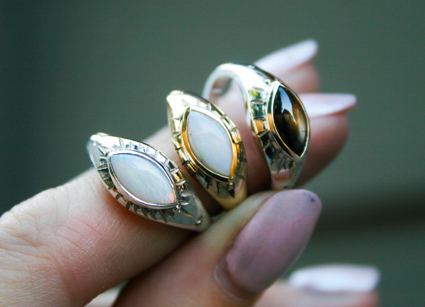 "I am Divine" Signet