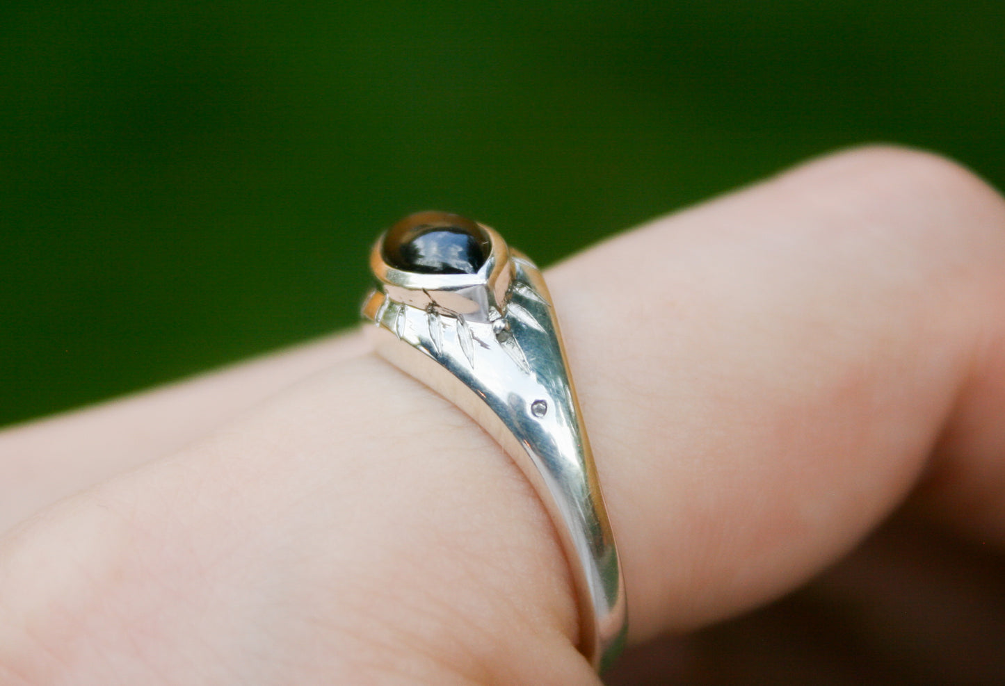 "I am Divine" Signet