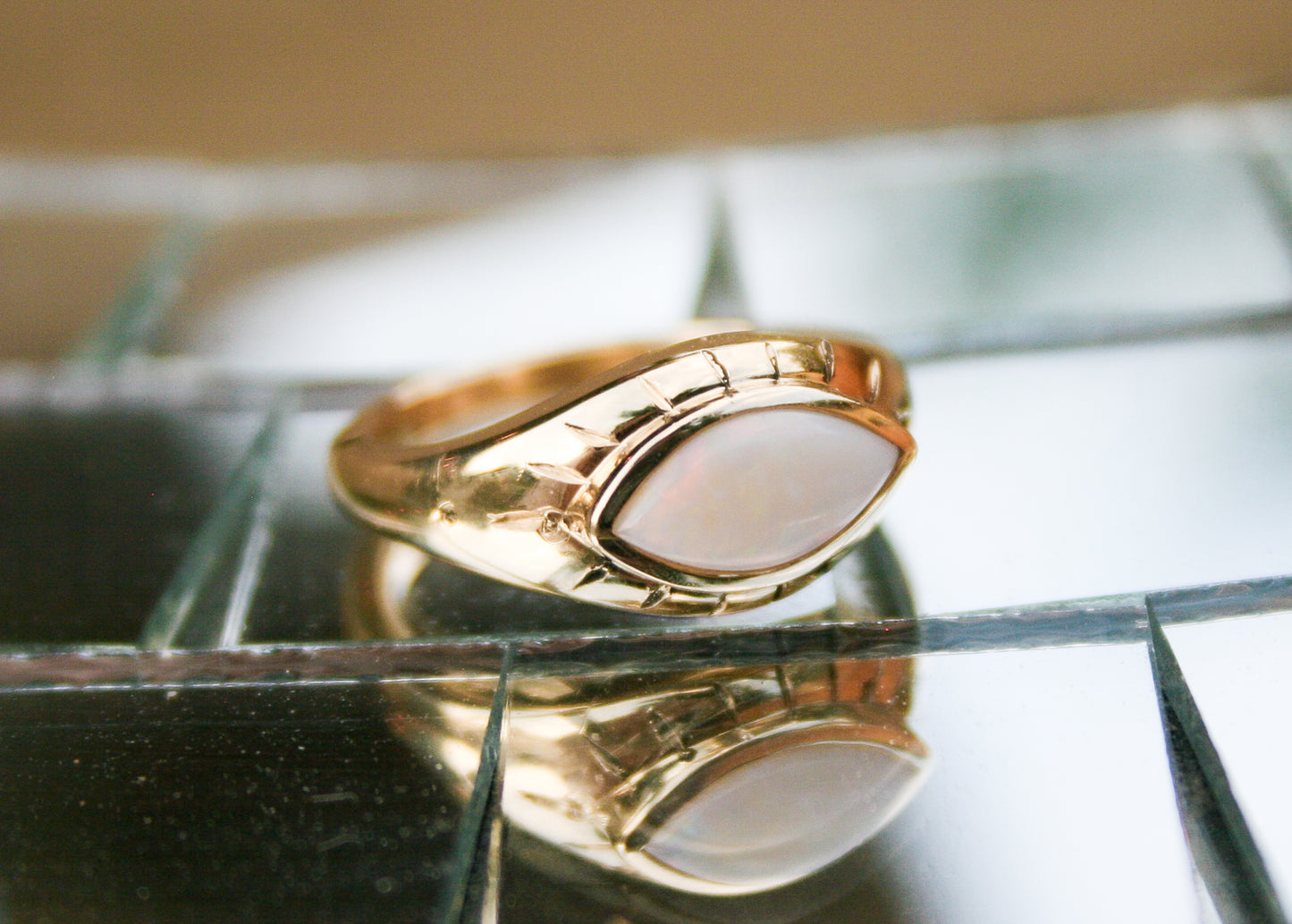 "I am Divine" Signet