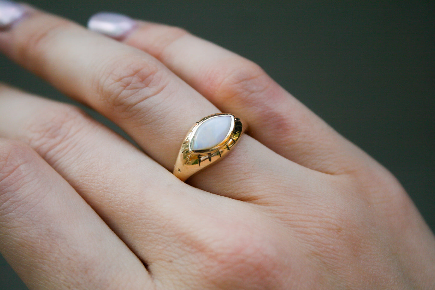 "I am Divine" Signet